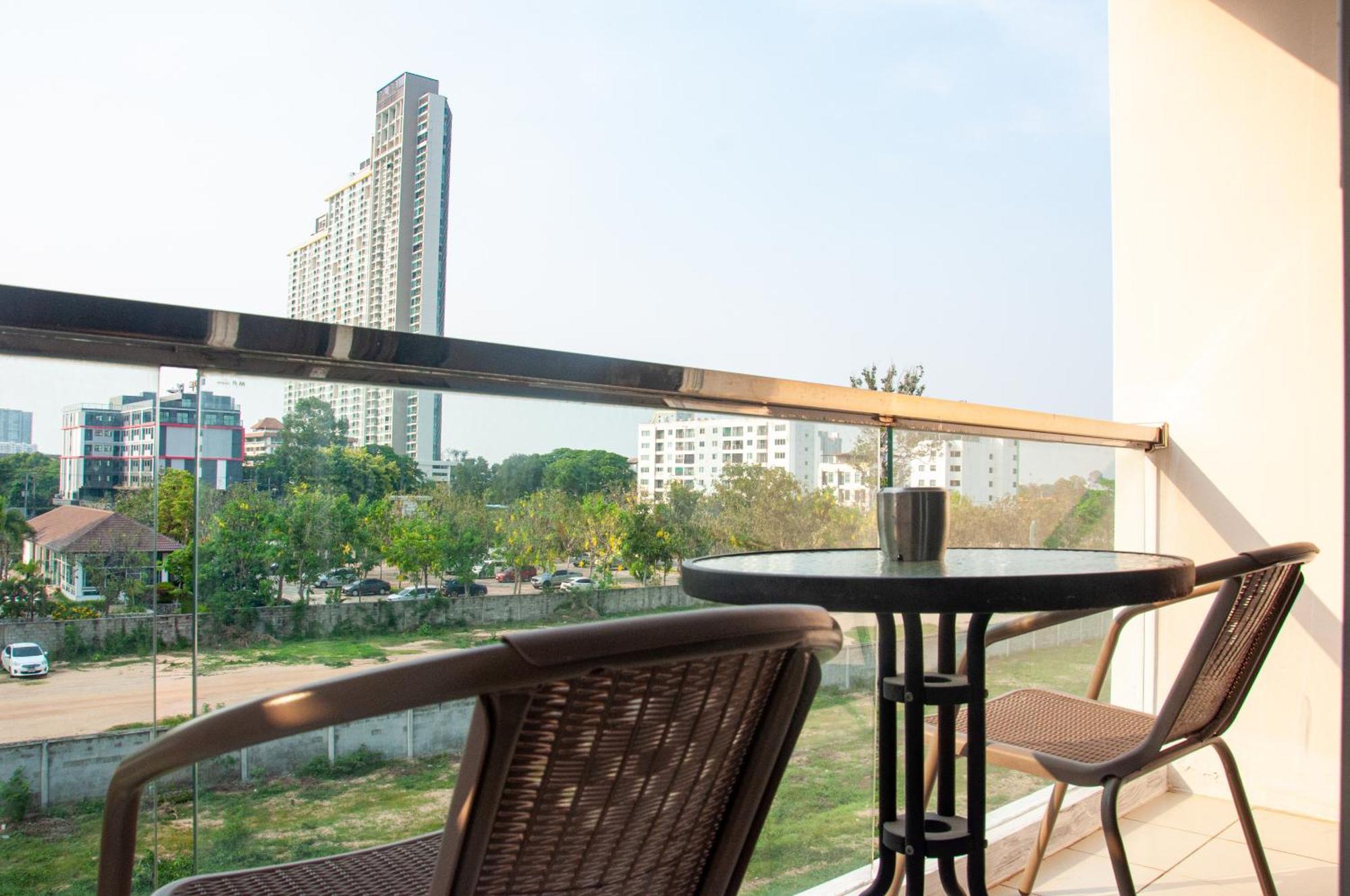 Ht9 Hotel Pantai Jomtien Luaran gambar